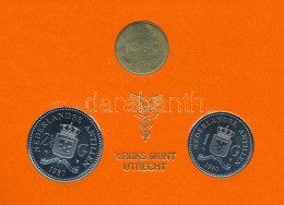 Holland Antillák 1980. 1G Ni + 2 1/2G Ni Eredeti Díszlapon, Verdei Zsetonnal T:UNC Netherlands Antilles 1980. 1 Gulden N - Sin Clasificación