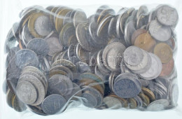 Vegyes, Magyar és Külföldi érmetétel Mintegy ~1kg Súlyban, T:vegyes Mixed, Hungarian And Foreign Coin Lot (~1kg) C:mixed - Non Classés