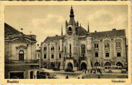 T2/T3 1940 Munkács, Mukacheve, Mukachevo, Mukacevo; Városháza, Basch Izsák üzlete, Autóbusz, Automobil / Town Hall, Shop - Non Classés