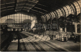 ** T2 Hamburg, Hauptbahnhof, Innenansicht / Railway Station, Interior, Train, Locomotive - Zonder Classificatie