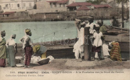 ** T2 Saint-Louis, A La Fontaine Sur Le Bord Due Fleuve / Women At The Fountain On The Riverbank, Folklore - Non Classificati