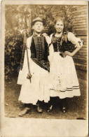 * T2/T3 Magyar Népviselet / Hungarian Folklore. Photo (EK) - Non Classés