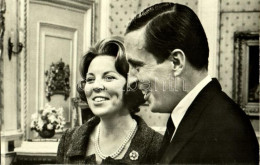 * T2 Queen Beatrix And Prince Claus Of The Netherlands In Soestdijk Palace - Unclassified