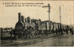 ** T2/T3 A MÁV 223 Sor. (I. G. Oszt.) Mozdonya Vonat Előtt, Gőzmozdony / Lokomotive Der Ung. Stb. Serie 223 (Kat. I. G.) - Non Classificati