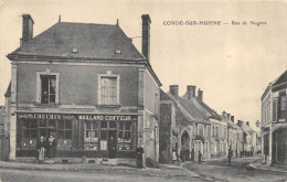 CPA 61 CONDE SUR HUISNE RUE DE NOGENT   Commerces Chechin Confection Tailleur Et Maillard Coiffeur Impeccable - Autres & Non Classés