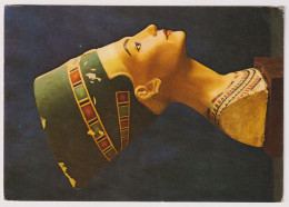 AK 198161 EGYPT - Painted Limestone Bust Of Queen Nefertiti - Museos