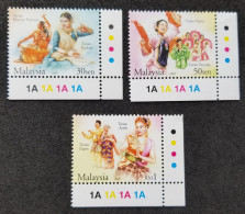 Malaysia Traditional Dance 2005 Costumes Dances Culture Attire Cloth Indian Chinese Malay Art (stamp Color) MNH - Malaysia (1964-...)