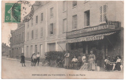 CPA De NOTRE-DAME De VAUDREUIL - Route De Paris. - Autres & Non Classés