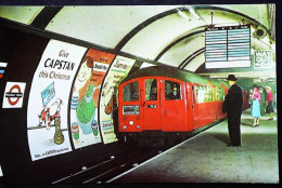 ► TUBE TRAIN Circus Station LONDON  MEtro - Metropolitana