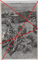 7485 Le. Fernsprech-Bau-Trupp Gefechtspause Im Manőver Soldiers, Vehicles Ww2 Guerre 1940 Feldpost Wehrmacht - Guerra 1939-45