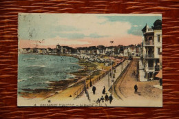 85 - LES SABLES D'OLONNE : Le Remblai Et La Plage - Sables D'Olonne