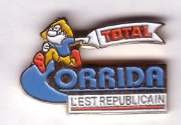 D392 Pin's Carburant Pétrole Total Course Corrida L'est Républicain Journal Media ÉPINAL VOSGES Achat Immédiat - Carburantes