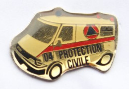 Pin's PROTECTION CIVILE 04 - Le Fourgon Ambulance - N052 - Geneeskunde