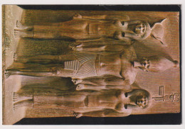 AK 198229 EGYPT - Cairo - The Egyptian Museum - King Mykerinos With Goddess Harthor And Nome Godness - Musei