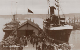 U.K. - Scotland - Shetland - Lerwick,  Arrival Of Mail Boat,  J.D. Rattar - Vintage Photo Postcard - Shetland