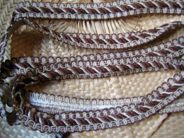 Galon Tapissier Ancien, Coloris Marron Ivoire, 1m50 - Frais Du Site Déduits - Laces & Cloth