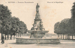 FRANCE - Nevers - Fontaine Monumentale - Place De La République - Carte Postale Ancienne - Nevers