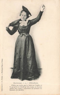 FOLKLORE - Costumes - Doctoresse - L'étudiante - Carte Postale Ancienne - Trachten