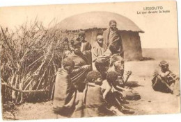 Lesotho .  Le Soir , La Famille Devant La Hutte. - Lesotho