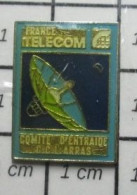 615A Pin's Pins / Beau Et Rare / FRANCE TELECOM ARRAS COMITE D'ENTRAIDE SATELLITE - Telecom Francesi