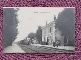 Droué , La Gare , Les Quais Avec Train - Other & Unclassified