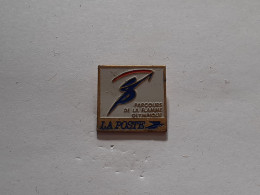 Pins PTT La Poste - Mail Services