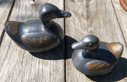 4 Boîtes Décoration En Forme De Canards En étain Et Laiton Vintage Hong-Kong - Tins