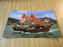 Hong Kong - Chinese Junks Decorated With Colourful Flags During The Festival. - Chine (Hong Kong)