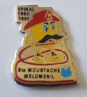 PO71 Pin's Pompier Pompiers ÉPINAL 1982 1992 Anniversaire MELOMENIL Ets MOUSTACHE VOSGES Achat Immédiat - Pompiers