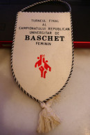 TURNELUL BASCHET FEMININ INSTITUTUL DE PETROL SI GAZE PLOIESTI 1984 Romania Fanion Sportiv Steag Sport Flag Pennant - Habillement, Souvenirs & Autres