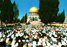 21201 JERUSALEM Moslems Praying In The Yard Of The Dome Of The Rock  Musulmans Priant Cour Du  Dome     Israël (2 Scans) - Israel