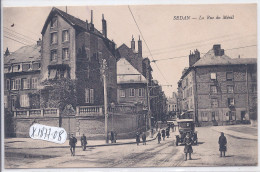 SEDAN- LA RUE DU MENIL- BELLE AUTOMOBILE - Sedan