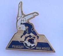 C22 Pin's JUDO KARATÉ PEUGEOT MULHOUSE Alsace Achat Immédiat - Peugeot