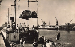 Calais * L'embarquement Des Voitures à Bord Des Transatlantique * Bateau Paquebot Commerce Automobile - Calais