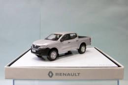 Norev - RENAULT ALASKAN 2017 Gris Métallisé Réf. 77 11 785 154 BO 1/43 - Norev