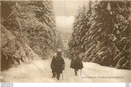 CPA Jura Touriste Foret De Sapins En Hiver - Autres & Non Classés