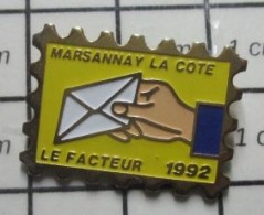 615A Pin's Pins / Beau Et Rare / POSTES / LA POSTE MARSANNAY LA COTE 1992 EN FORME DE TIMBRE - Correo