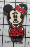 615B Pin's Pins / Beau Et Rare / DISNEY / Pin's Officiel Disney MINNIE EN ROBE ROUGE A POIS NOIRS - Disney