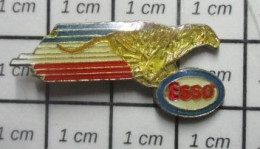 615B Pin's Pins / Beau Et Rare / CARBURANTS / ESSO METTEZ UN TIGRE DANS VOTRE MOTEUR - Kraftstoffe