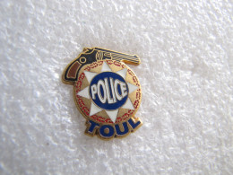 TOP  PIN'S   POLICE  TOUL  ARME REVOLVER  Email Grand Feu - Policia