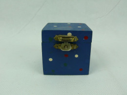 Vintage Small Wooden Box #2255 - Cajas/Cofres