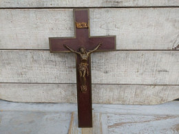 Grand Crucifix Acajou Christ Métal Patine Bronze Signé Hardy - Religious Art