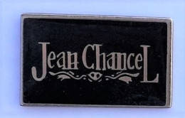 C218 Pin's JEAN CHANCEL Mode PRET-A-PORTER FEMININ TAVERNY Val-d'Oise Achat Immédiat - Perfumes