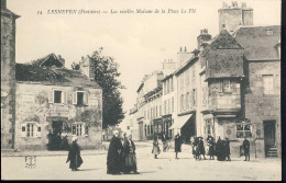 Lesneven Les Vieilles Maisons De La Place Le Flo - Lesneven