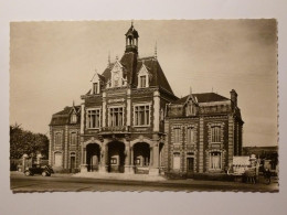 SAINT ETIENNE DU ROUVRAY (76/Seine Maritime) - Mairie Avec Voiture Garée Devant Le Batiment - Saint Etienne Du Rouvray