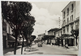 VIAREGGIO (LU) - Viale U.Foscolo - Viareggio