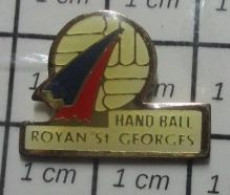 615D Pin's Pins / Rare Et De Belle Qualité !!! SPORTS / HAND-BALL ROYAN ST GEORGES - Handball