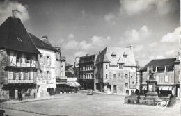 Carte Postale - Lesneven - Place Général Le Flô  ( Charcuterie Jo Jan, Café Parisien) - Lesneven