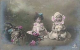 FANTAISIES - Bébés - Robe - Fleurs - Carte Postale Ancienne - Neonati