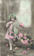 FANTAISIES - Jeune Fille - Fleurs - Robe - Portrait - Carte Postale Ancienne - Bébés